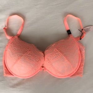 NWT - Victoria’s Secret coral lace bra